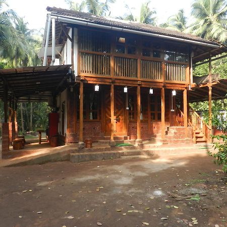 Dāpoli Bangli, The Finest Konkan Living酒店 外观 照片