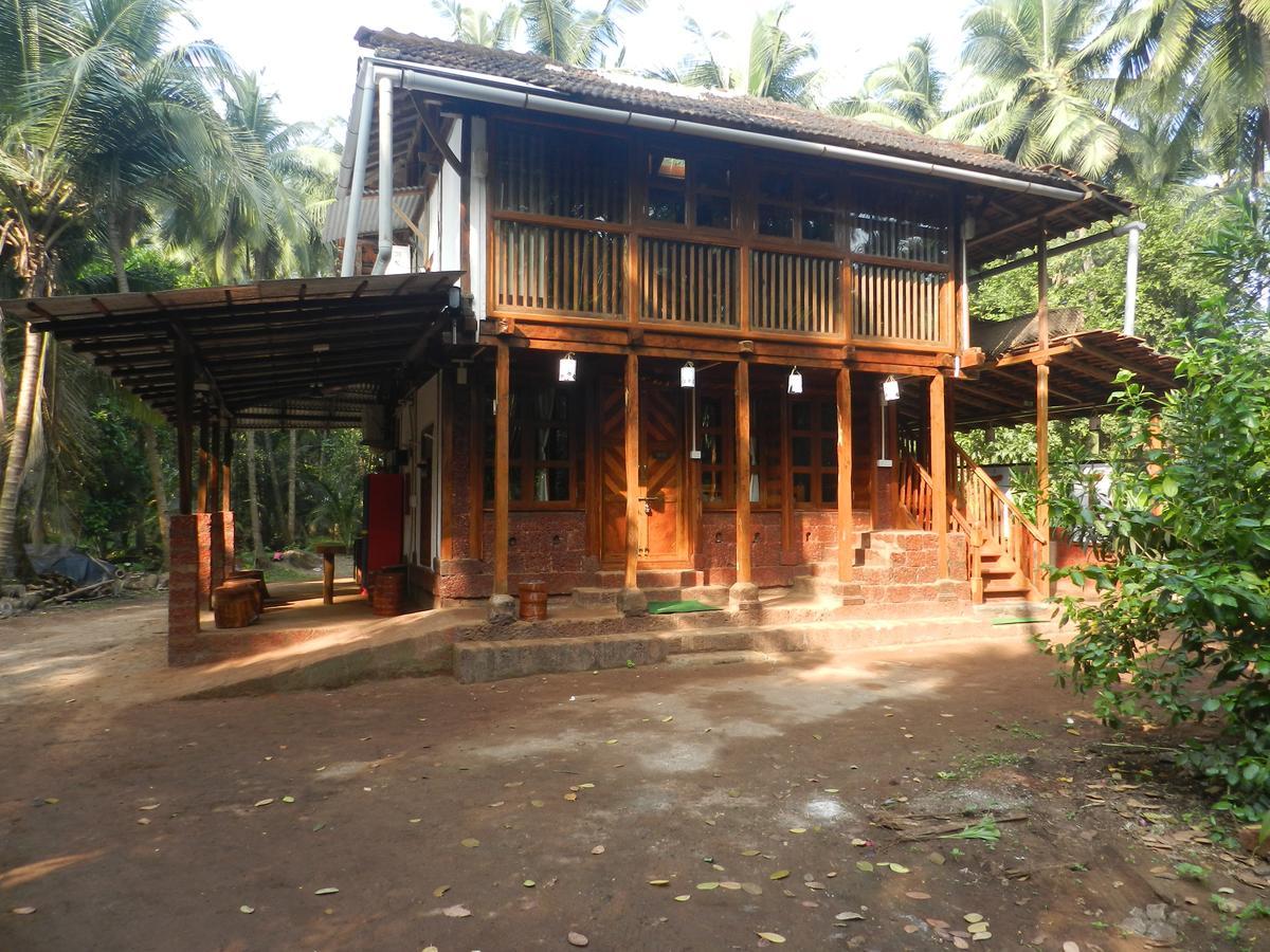 Dāpoli Bangli, The Finest Konkan Living酒店 外观 照片