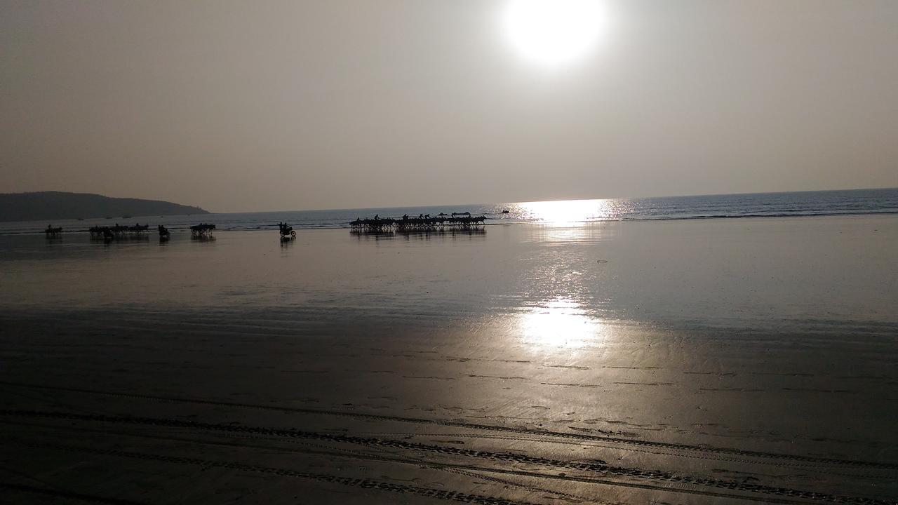 Dāpoli Bangli, The Finest Konkan Living酒店 外观 照片