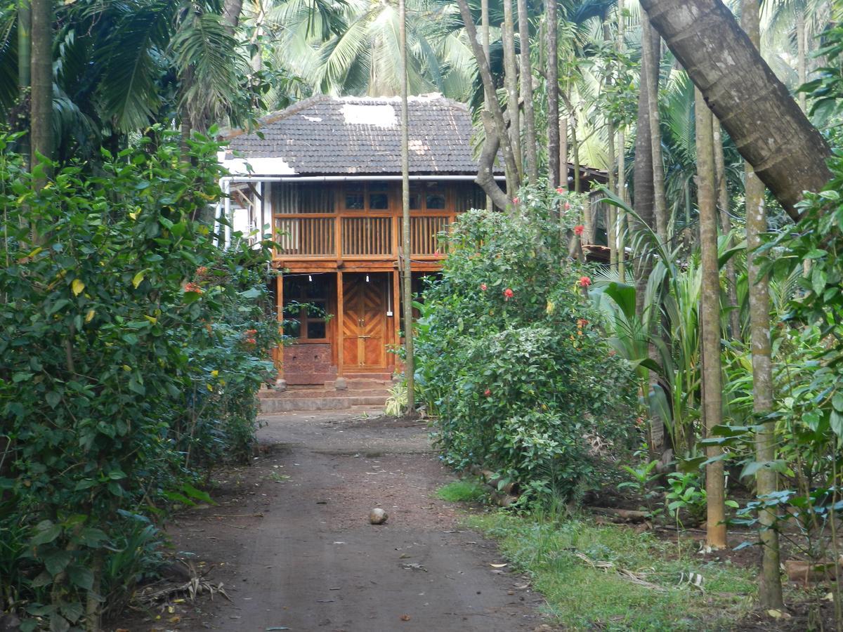 Dāpoli Bangli, The Finest Konkan Living酒店 外观 照片
