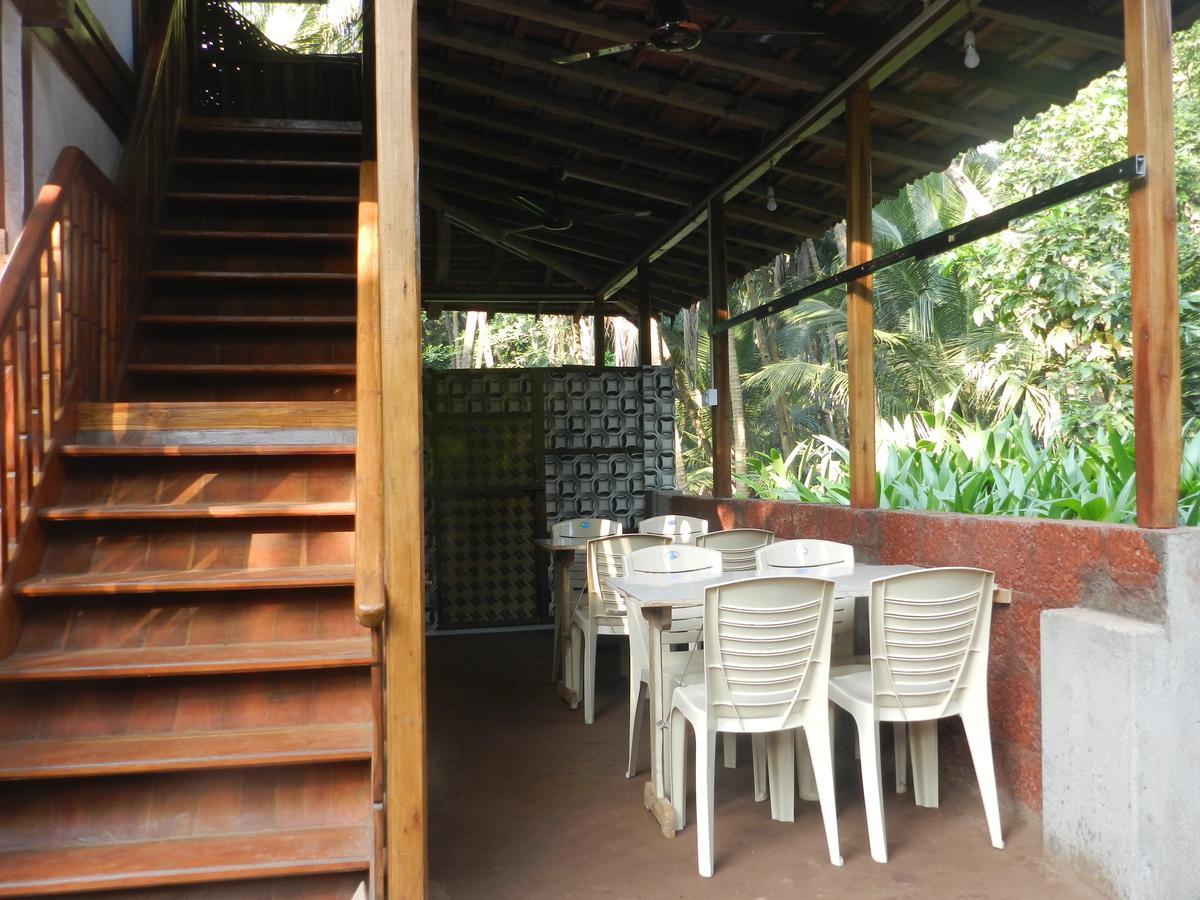 Dāpoli Bangli, The Finest Konkan Living酒店 外观 照片