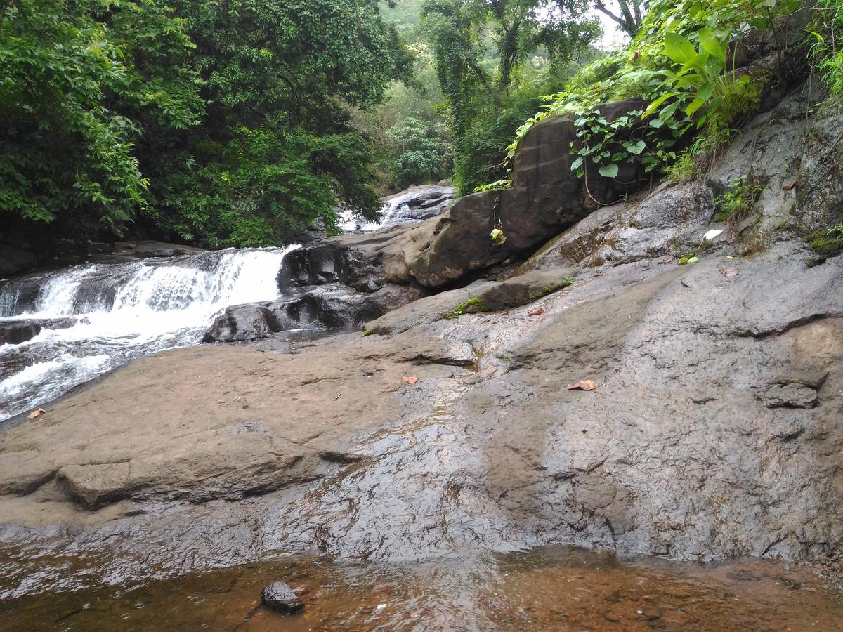 Dāpoli Bangli, The Finest Konkan Living酒店 外观 照片